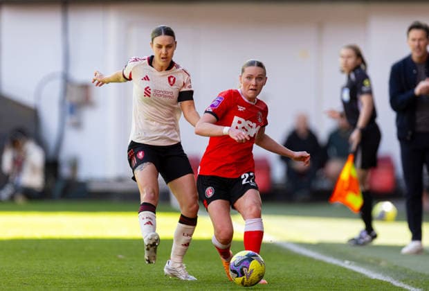 Football - FA Women™s FA Cup - Quarter-Final - Charlton Athletic FC Women v Liverpool FC Women LONDON, ENGLAND - Sunday, April 5, 2026: Liverpool s Gemma Evans (L) challenges Charlton Athletic s Amalie Thestrup during the FA Women™s FA Cup Quarter-Final match between Charlton Athletic FC Women and Liverpool FC Women at The Valley. (Photo by David Rawcliffe Propaganda) LONDON The Valley GREATER LONDON ENGLAND  Copyright: xPropagandaxPhotoxAgencyx P2026-04-05-Charlton_W_Liverpool_W-116