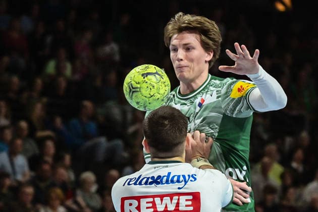 05.04.2026, xlakx, Handball Daikin HBL, Fuechse Berlin - SC DHfK Leipzig v.l. Luka Rogan (SC DHfK Leipzig), Nils Lichtlein (Fuechse Berlin) Zweikampf, Duell, Kampf, tackle Berlin