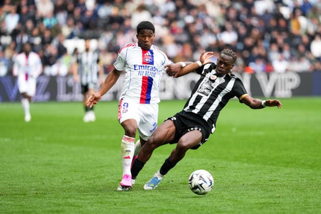 Angers SCO v Olympique Lyonnais - Ligue 1 McDonald s 2025 2026 03 Jacques EKOMIE (sco) - 09 ENDRICK Felipe Moreira de Sousa (ol) during the Ligue 1 McDonald s match between Angers and Lyon at Stade Raymond Kopa on April 5, 2026 in Angers, France. Angers France  Copyright: xFEPx 776348344