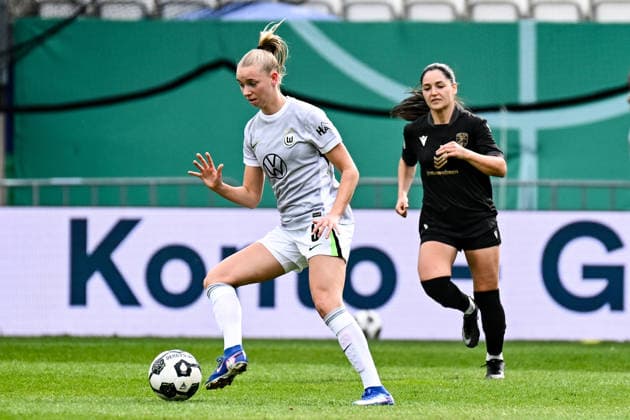 Fußball I Frauen I Saison 2025-2026 I DFB-Pokal I FC Carl Zeiss Jena - VfL Wolfsburg I 05.04.2026 Ella Peddemors (5, VfL Wolfsburg) spielt den Ball Freisteller, Nahaufnahme, Porträt, Portrait, Einzelfoto, Einzelbild, Körper Jena Ernst-Abbe-Sportfeld, ad hoc Arena Thüringen Deutschland Copyright: xLobeca InesxHähnelx