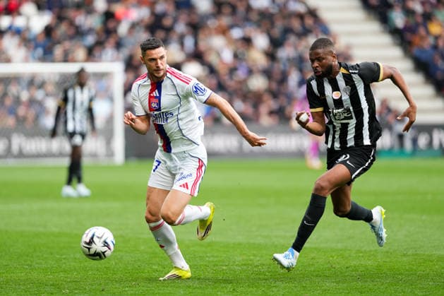 Angers SCO v Olympique Lyonnais - Ligue 1 McDonald s 2025 2026 77 Roman IAREMTCHOUK (ol) - 04 Ousmane CAMARA (sco) during the Ligue 1 McDonald s match between Angers and Lyon at Stade Raymond Kopa on April 5, 2026 in Angers, France. Angers France  Copyright: xFEPx 776348344