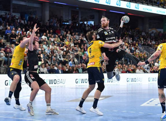 05.04.2026 - Handball - 1. Bundesliga DAIKIN HBL - Saison 2025 2026 - 27. Spieltag: HC Erlangen Metropolregion Nürnberg HCE - Rhein-Neckar Löwen - OGo - xogox - Steven Plucnar Jacobsen (9, Rhein Neckar Löwen ) Antonio Metzner (27, HC Erlangen HCE )