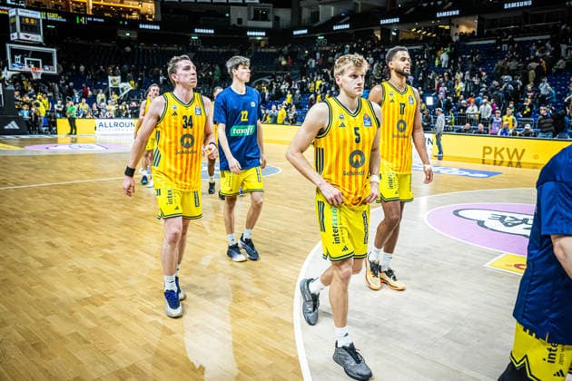 Basketball Berlin 05.04.2026 Saison 2025 2026 EasyCredit BBL 1. Bundesliga Männer, Herren Alba Berlin - EWE Baskets Oldenburg Sam Griesel (Alba Berlin, No.05) Justin Bean (Alba Berlin, No.34) Norris Agbakoko (Alba Berlin, No.17)