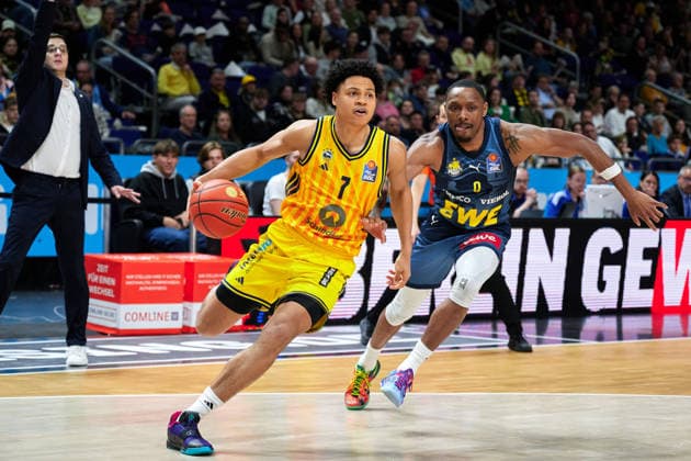 Jack Kayil (Alba Berlin, 07), Kyle Lofton (EWE Baskets Oldenburg, 00), GER, ALBA Berlin vs. EWE Baskets Oldenburg, Basketball Herren, easy Credit BBL, Saison 2025 2026, 28. Spieltag, 05.04.2026 GER, ALBA Berlin vs. EWE Baskets Oldenburg, Basketball Herren, easy Credit BBL, Saison 2025 2026, 28. Spieltag, 05.04.2026 Berlin