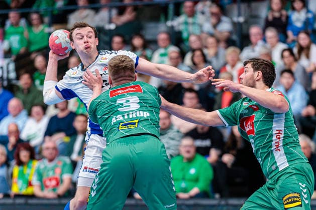 v.l. Moritz Sauter (Handball Verein Hamburg, 33), Daniel Astrup Pedersen (GWD Minden, 03), Malte Donker (GWD Minden, 39) GER, GWD Minden vs. Handball Sport Verein Hamburg, Handball, 1. Bundesliga, 27. Spieltag, Spielzeit 2025 2026, 05.04.2026 GER, GWD Minden vs. Handball Sport Verein Hamburg, Handball, 1. Bundesliga, 27. Spieltag, Spielzeit 2025 2026, 05.04.2026 Minden Copyright: xEibner-Pressefoto JanxRollingerx EP_JSK
