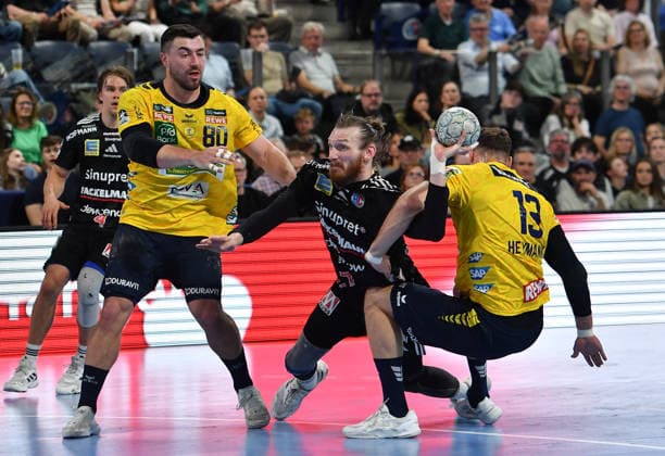 05.04.2026 - Handball - 1. Bundesliga DAIKIN HBL - Saison 2025 2026 - 27. Spieltag: HC Erlangen Metropolregion Nürnberg HCE - Rhein-Neckar Löwen - OGo - xogox - Jannik Kohlbacher (80, Rhein Neckar Löwen ) Antonio Metzner (27, HC Erlangen HCE ) Sebastian Heymann (13, Rhein Neckar Löwen )