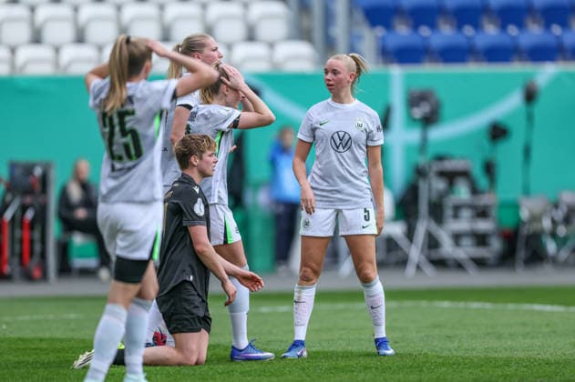 GER, Jena, Carl Zeiss Jena vs Vfl Wolfsburg, DFB-Pokal Frauen, Fussball, DFB, Spielzeit 2025 2026, ad hoc Arena im Ernst-Abbe-Sportfeld, Halbfinale im Bild: Frust und Emotionen beim Vfl Wolfsburg DFB DFL REGULATIONS PROHIBIT ANY USE OF PHOTOGRAPHS AS IMAGE SEQUENCES AND OR QUASI-VIDEO, 05.04.2025 Copyright: HMBxMedia HendrikxHamelau
