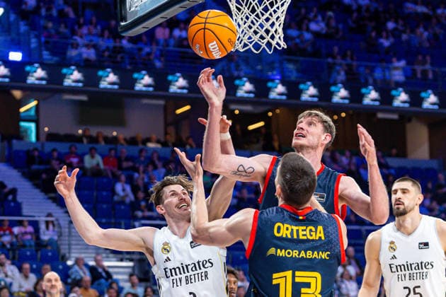 ESP: Real Madrid v Morabanc Andorra. Liga Endesa David Kramer of Real Madrid and Pustovyi of Andorra during the Liga Endesa match, between Real Madrid and Morabanc Andorra played at Movistar Arena Stadium on April 5, 2026 in Madrid Spain Madrid Spain Basketball Copyright: xAlbaxPachecox xAgenciaxLOFx