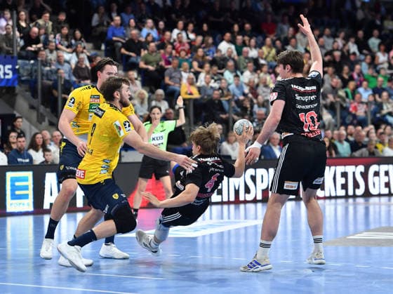 05.04.2026 - Handball - 1. Bundesliga DAIKIN HBL - Saison 2025 2026 - 27. Spieltag: HC Erlangen Metropolregion Nürnberg HCE - Rhein-Neckar Löwen - OGo - xogox - Robert Timmermeister (7, Rhein Neckar Löwen ) Steven Plucnar Jacobsen (9, Rhein Neckar Löwen ) Andri Mar Runarsson (4, HC Erlangen HCE )