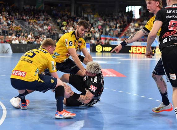 05.04.2026 - Handball - 1. Bundesliga DAIKIN HBL - Saison 2025 2026 - 27. Spieltag: HC Erlangen Metropolregion Nürnberg HCE - Rhein-Neckar Löwen - OGo - xogox - Haukur Thrastarson (25, Rhein Neckar Löwen ) Steven Plucnar Jacobsen (9, Rhein Neckar Löwen ) Marek Nissen (6, HC Erlangen HCE )