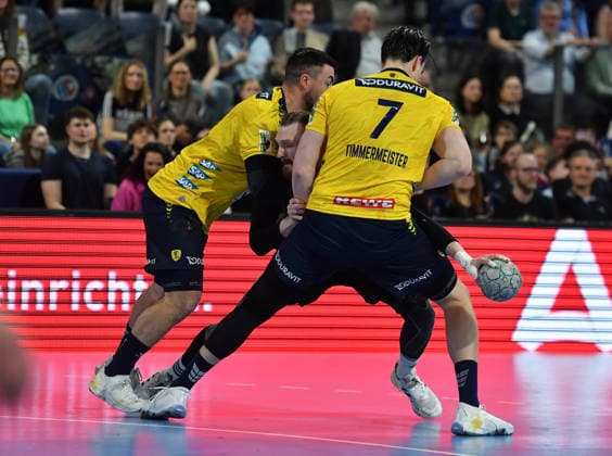 05.04.2026 - Handball - 1. Bundesliga DAIKIN HBL - Saison 2025 2026 - 27. Spieltag: HC Erlangen Metropolregion Nürnberg HCE - Rhein-Neckar Löwen - OGo - xogox - Jannik Kohlbacher (80, Rhein Neckar Löwen ) Antonio Metzner (27, HC Erlangen HCE ) Robert Timmermeister (7, Rhein Neckar Löwen )