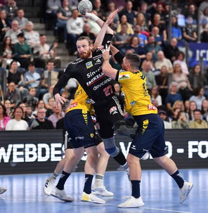 05.04.2026 - Handball - 1. Bundesliga DAIKIN HBL - Saison 2025 2026 - 27. Spieltag: HC Erlangen Metropolregion Nürnberg HCE - Rhein-Neckar Löwen - OGo - xogox - Antonio Metzner (27, HC Erlangen HCE ) Jannik Kohlbacher (80, Rhein Neckar Löwen )