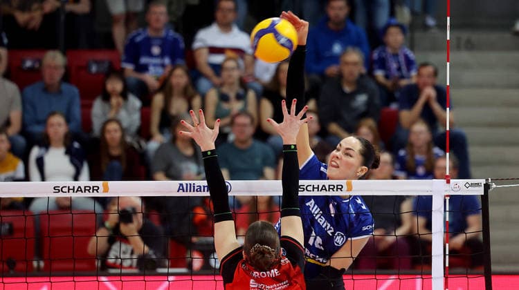 Stuttgart , Bundesliga Volleyball PlayOffs Halbfinale Spiel 1 , Allianz MTV Stuttgart vs. Dresdner SC , Mikala Mogensen ( Stuttgart )