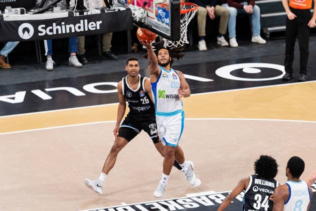 Tiger Campbell (SKYLINERS Frankfurt, 00) beim Korbleger, Kenneth Ogbe (Veolia Towers Hamburg, 25), Ross Williams (Veolia Towers Hamburg, 34), William Christmas (SKYLINERS Frankfurt, 08), GER, Veolia Towers Hamburg vs SKYLINERS Frankfurt, Basketball, Bundesliga, Spieltag 28, Saison 2025 2026, 05.04.2026 GER, Veolia Towers Hamburg vs SKYLINERS Frankfurt, Basketball, Bundesliga, Spieltag 28, Saison 2025 2026, 05.04.2026 Hamburg Copyright: xEibner-Pressefoto MaxxVincenx EP_MVN