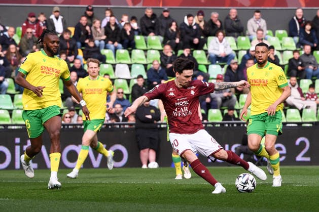 FC Metz v FC Nantes - Ligue 1 McDonald s 2025 2026 06 Chidozie AWAZIEM (fcn) - 20 Jessy DEMINGUET (fcm) during the Ligue 1 McDonald s match between Metz and Nantes at Stade Saint-Symphorien on April 5, 2026 in Metz, France. Metz France  Copyright: xFEPx 776348340