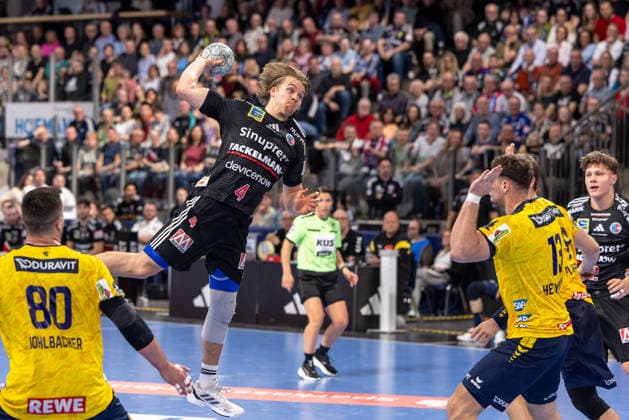 Andri Mar Runarsson (HC Erlangen, 04) Sebastian Heymann (Rhein-Neckar Löwen, 13) HC Erlangen vs. Rhein-Neckar Löwen, Handball, 1. Handball Bundesliga, Saison 2025 2026, 28. Spieltag, 05.04.2026 HC Erlangen vs. Rhein-Neckar Löwen, Handball, 1. Handball Bundesliga, Saison 2025 2026, 28. Spieltag, 05.04.2026 Nuernberg Copyright: xEibner-Pressefoto ArdanxFuessmanx EP_AFN