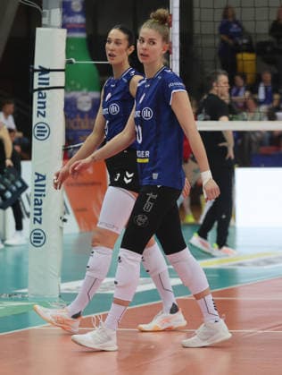 Stuttgart , Bundesliga Volleyball PlayOffs Halbfinale Spiel 1 , Allianz MTV Stuttgart vs. Dresdner SC , Pia Kästner ( Stuttgart )