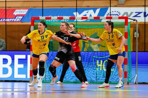 Laura Sophie Klocke (HC Leipzig, 13) und Lara Seidel (HC Leipzig, 03) verteidigen gegen Jasmin Eckart (HC Roedertal, 23), Zweikampf, Duell, Kampf , HC Leipzig vs HC Roedertal, Handball, 2. Alsco Handball Bundesliga Frauen, 05. Spieltag, Saison 2025 2026, 05.04.2026, HC Leipzig vs HC Roedertal, Handball, 2. Alsco Handball Bundesliga Frauen, 05. Spieltag, Saison 2025 2026, 05.04.2026 Leipzig Copyright: xEibner-Pressefoto LauraxRoemerx EP_LRR
