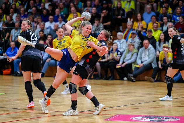 Wiebke Meyer (HC Leipzig, 41) am Ball, Zweikampf, Duell, Kampf mit Natascha Foley (HC Roedertal, 19) , HC Leipzig vs HC Roedertal, Handball, 2. Alsco Handball Bundesliga Frauen, 05. Spieltag, Saison 2025 2026, 05.04.2026, HC Leipzig vs HC Roedertal, Handball, 2. Alsco Handball Bundesliga Frauen, 05. Spieltag, Saison 2025 2026, 05.04.2026 Leipzig Copyright: xEibner-Pressefoto LauraxRoemerx EP_LRR