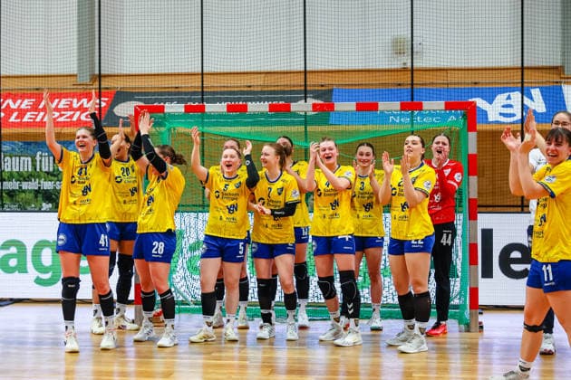 Mannschaft um Kim-Angelina Lang (HC Leipzig, 05) applaudiert Emely Theilig (HC Leipzig, 10) zur Spielerin des Spiels, HC Leipzig vs HC Roedertal, Handball, 2. Alsco Handball Bundesliga Frauen, 05. Spieltag, Saison 2025 2026, 05.04.2026, HC Leipzig vs HC Roedertal, Handball, 2. Alsco Handball Bundesliga Frauen, 05. Spieltag, Saison 2025 2026, 05.04.2026 Leipzig Copyright: xEibner-Pressefoto LauraxRoemerx EP_LRR