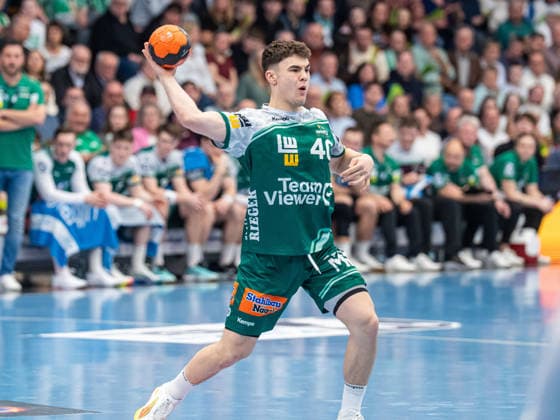 Elias Newel (Frisch Auf Goeppingen, 40) am Ball, Frisch Auf Goeppingen vs. SC Magdeburg, Handball, 1. Bundesliga, Herren, Spielzeit 2025 2026, 05.04.2026, Frisch Auf Goeppingen vs. SC Magdeburg, Handball, 1. Bundesliga, Herren, Spielzeit 2025 2026, 05.04.2026 Goeppingen Copyright: xEibner-Pressefoto MichaelxSchmidx EP_MST