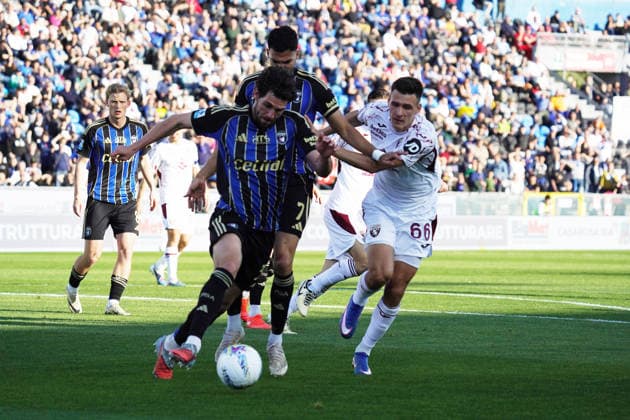 Pisa s Arturo Calabresi ....During the Serie A soccer match between Pisa and Torino at the Cetilar Arena Romeo Anconetani Stadium in Pisa; Center West Italy; Sunday April 05; 2026 ; Soccer  Copyright: xAlessandroxLaRoccax xLaPressex