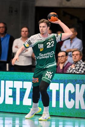 Goeppingen, Deutschland, 05.04.26: Erik Persson (FRISCH AUF! Goeppingen) in Aktion, am Ball, Einzelaktion waehrend des Daikin Handball Bundesliga Spiels zwischen FRISCH AUF! Goeppingen vs SC Magdeburg in der EWS Arena am 05. April 2026 in Goeppingen, Deutschland. (Foto von Harry Langer DeFodi Images) Goeppingen, Germany, 05.04.26: Erik Persson (FRISCH AUF! Goeppingen) controls the Ball during the Daikin Handball Bundesliga match between FRISCH AUF! Goeppingen vs SC Magdeburg at EWS Arena on April 5, 2026 in Goeppingen, Germany. (Photo by Harry Langer DeFodi Images) (Photo by Harry Langer DeFodi Images) -