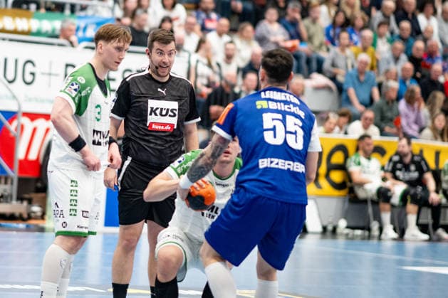 Ermahung an Csaba Leimeter (HBW Balingen Weilstetten, 55) wegen heftigem Einsatz, , HBW Balingen Weilstetten vs. HC Oppenweiler Backnang, Handball, 2. Bundesliga, 26. Spieltag, Saison 2025 2026, 05.04.2026, Eibner-Pressefoto Andreas Ulmer HBW Balingen Weilstetten vs. HC Oppenweiler Backnang, Handball, 2. Bundesliga, 26. Spieltag, Saison 2025 2026, 05.04.2026, Balingen Copyright: xEibner-Pressefoto AndreasxUlmerx EP_AUR