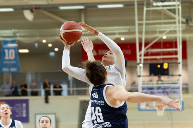Alyssa Brown (Luchse, 44), Romy Bär (Lions, 46), Syntainics MBC vs. TK Hannover Luchse, Frauen, Basketball, 1. Bundesliga, DBBL, Playoffs - 2 3, Saison 2025 26, 05.04.2026. Halle SWH Arena Sachsen-Anhalt Deutschland