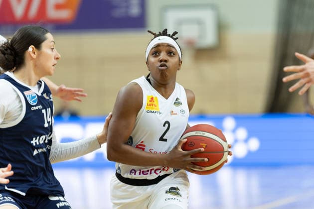 Katelyn Shumate (Lions, 14), Lashae Dwyer (Luchse, 2), Syntainics MBC vs. TK Hannover Luchse, Frauen, Basketball, 1. Bundesliga, DBBL, Playoffs - 2 3, Saison 2025 26, 05.04.2026. Halle SWH Arena Sachsen-Anhalt Deutschland
