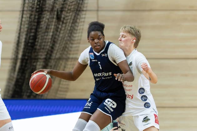 Khalis Cain (Lions, 5), Leonie Kambach (Luchse, 66), Syntainics MBC vs. TK Hannover Luchse, Frauen, Basketball, 1. Bundesliga, DBBL, Playoffs - 2 3, Saison 2025 26, 05.04.2026. Halle SWH Arena Sachsen-Anhalt Deutschland