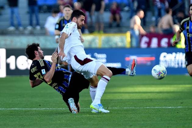 CALCIO - Serie A - Pisa SC vs Torino FC Arturo Calabresi (Pisa) Sandro Kulenovic (Torino) during Pisa SC vs Torino FC, Italian soccer Serie A match in Pisa, Italy, April 05 2026 Pisa Italy  Copyright: xIPAxSport ABACAx