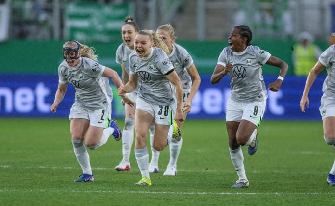 GER, Jena, Carl Zeiss Jena vs Vfl Wolfsburg, DFB-Pokal Frauen, Fussball, DFB, Spielzeit 2025 2026, ad hoc Arena im Ernst-Abbe-Sportfeld, Halbfinale im Bild v.l.: DFB DFL REGULATIONS PROHIBIT ANY USE OF PHOTOGRAPHS AS IMAGE SEQUENCES AND OR QUASI-VIDEO, 05.04.2025 Copyright: HMBxMedia HendrikxHamelau