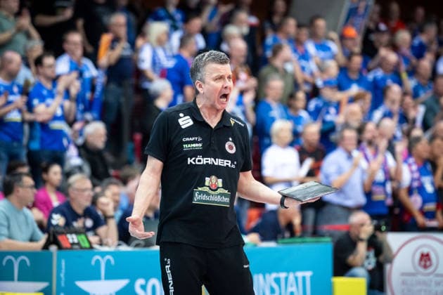Alexander Waibl (Trainer Dresdner SC) - fordernd und foerdernd GER, Allianz MTV Stuttgart - Dresdner SC, Volleyball Bundesliga, VBL, Spielzeit 2025 2026, Playoffs Halbfinale, Spiel 1, 05.04.2026 GER, Allianz MTV Stuttgart - Dresdner SC, Volleyball Bundesliga, VBL, Spielzeit 2025 2026, Playoffs Halbfinale, Spiel 1, 05.04.2026 Stuttgart Copyright: xSandyxDinkelackerx EP_SDR