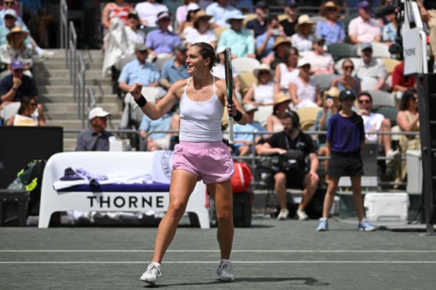 April 5, 2026, Charleston, South Carolina, SC: CATHERINE MCNALLY of the United States celebrate her victory over ANNA BONDAR of Hungary and MAGDALENA FRECH of Poland in the final doubles match of the Credit One Charleston Open at Credit One Stadium on April 3rd, 2026 in Charleston, SC. Tennis 2026: Charleston Open Finals  - ZUMAv134 20260405_zsp_v134_002 Copyright: xMaxwellxVittoriox