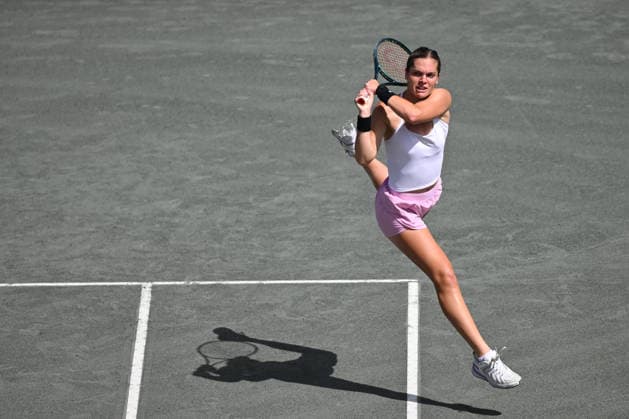 April 5, 2026, Charleston, South Carolina, SC: CATHERINE MCNALLY of the United States returns a shot to ANNA BONDAR of Hungary and MAGDALENA FRECH of Poland during the final doubles match of the Credit One Charleston Open at Credit One Stadium on April 3rd, 2026 in Charleston, SC. Tennis 2026: Charleston Open Finals  - ZUMAv134 20260405_zsp_v134_006 Copyright: xMaxwellxVittoriox
