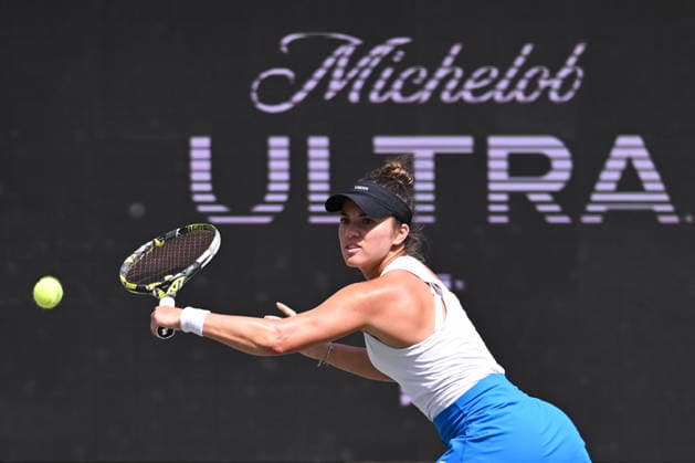 Sport Bilder des Tages April 5, 2026, Charleston, South Carolina, SC: DESIRAE KRAWCZYK of the United States returns a shot to ANNA BONDAR of Hungary and MAGDALENA FRECH of Poland during the final doubles match of the Credit One Charleston Open at Credit One Stadium on April 3rd, 2026 in Charleston, SC. Tennis 2026: Charleston Open Finals  - ZUMAv134 20260405_zsp_v134_007 Copyright: xMaxwellxVittoriox