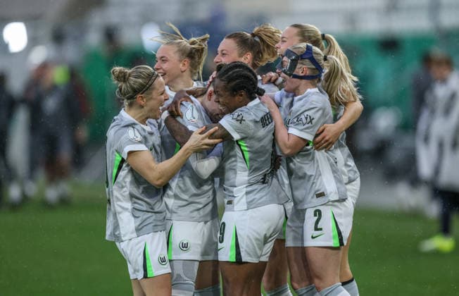 GER, Jena, Carl Zeiss Jena vs Vfl Wolfsburg, DFB-Pokal Frauen, Fussball, DFB, Spielzeit 2025 2026, ad hoc Arena im Ernst-Abbe-Sportfeld, Halbfinale im Bild v.l.: DFB DFL REGULATIONS PROHIBIT ANY USE OF PHOTOGRAPHS AS IMAGE SEQUENCES AND OR QUASI-VIDEO, 05.04.2025 Copyright: HMBxMedia HendrikxHamelau