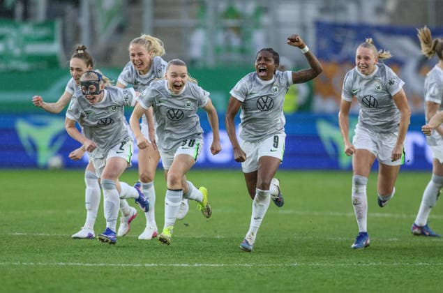 GER, Jena, Carl Zeiss Jena vs Vfl Wolfsburg, DFB-Pokal Frauen, Fussball, DFB, Spielzeit 2025 2026, ad hoc Arena im Ernst-Abbe-Sportfeld, Halbfinale im Bild v.l.: DFB DFL REGULATIONS PROHIBIT ANY USE OF PHOTOGRAPHS AS IMAGE SEQUENCES AND OR QUASI-VIDEO, 05.04.2025 Copyright: HMBxMedia HendrikxHamelau
