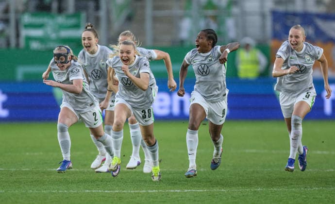 GER, Jena, Carl Zeiss Jena vs Vfl Wolfsburg, DFB-Pokal Frauen, Fussball, DFB, Spielzeit 2025 2026, ad hoc Arena im Ernst-Abbe-Sportfeld, Halbfinale im Bild v.l.: DFB DFL REGULATIONS PROHIBIT ANY USE OF PHOTOGRAPHS AS IMAGE SEQUENCES AND OR QUASI-VIDEO, 05.04.2025 Copyright: HMBxMedia HendrikxHamelau