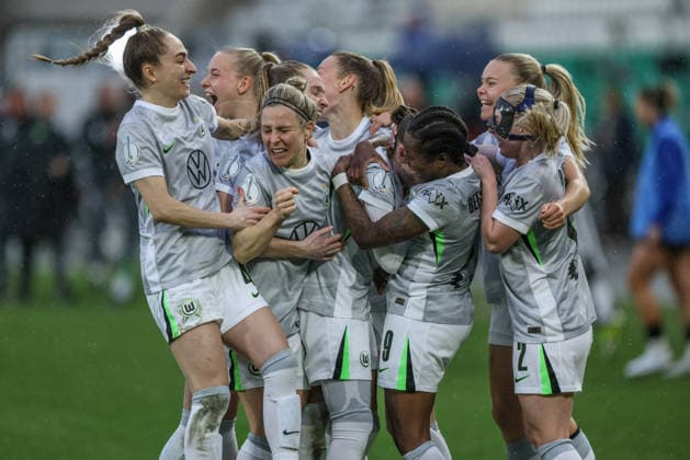 GER, Jena, Carl Zeiss Jena vs Vfl Wolfsburg, DFB-Pokal Frauen, Fussball, DFB, Spielzeit 2025 2026, ad hoc Arena im Ernst-Abbe-Sportfeld, Halbfinale im Bild v.l.: DFB DFL REGULATIONS PROHIBIT ANY USE OF PHOTOGRAPHS AS IMAGE SEQUENCES AND OR QUASI-VIDEO, 05.04.2025 Copyright: HMBxMedia HendrikxHamelau