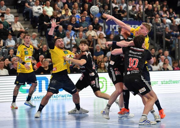 05.04.2026 - Handball - 1. Bundesliga DAIKIN HBL - Saison 2025 2026 - 27. Spieltag: HC Erlangen Metropolregion Nürnberg HCE - Rhein-Neckar Löwen - OGo - xogox - Jannik Kohlbacher (80, Rhein Neckar Löwen ) Maciej Gebala (77, HC Erlangen HCE ) Florian Scheerer (10, HC Erlangen HCE ) Haukur Thrastarson (25, Rhein Neckar Löwen )