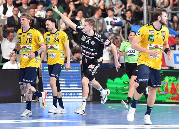 05.04.2026 - Handball - 1. Bundesliga DAIKIN HBL - Saison 2025 2026 - 27. Spieltag: HC Erlangen Metropolregion Nürnberg HCE - Rhein-Neckar Löwen - OGo - xogox - Edwin Aspenbäck (78, Rhein Neckar Löwen ) Patrick Groetzki (24, Rhein Neckar Löwen ) Sander Andreassen Overjordet ( 8, HC Erlangen HCE )