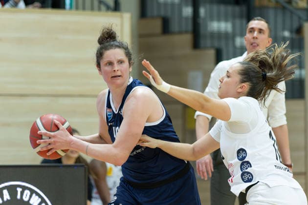 Romy Bär (Lions, 46), Hannah Simental (Luchse, 10), Syntainics MBC vs. TK Hannover Luchse, Frauen, Basketball, 1. Bundesliga, DBBL, Playoffs - 2 3, Saison 2025 26, 05.04.2026. Halle SWH Arena Sachsen-Anhalt Deutschland