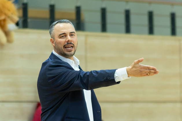 Timur Topal (Lions, Head Coach), Syntainics MBC vs. TK Hannover Luchse, Frauen, Basketball, 1. Bundesliga, DBBL, Playoffs - 2 3, Saison 2025 26, 05.04.2026. Halle SWH Arena Sachsen-Anhalt Deutschland