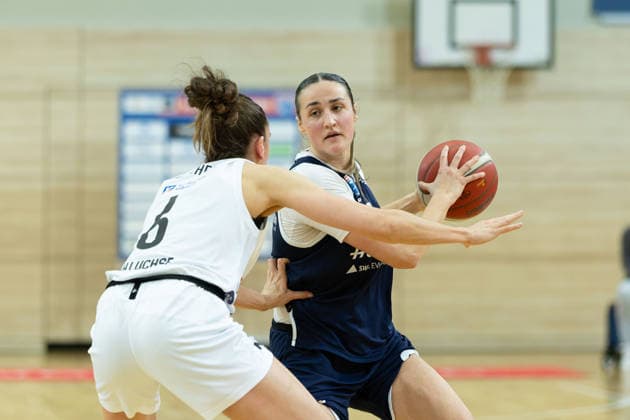 Marie Reichert (Luchse, 6), Alexia Allesch (Lions, 0), Syntainics MBC vs. TK Hannover Luchse, Frauen, Basketball, 1. Bundesliga, DBBL, Playoffs - 2 3, Saison 2025 26, 05.04.2026. Halle SWH Arena Sachsen-Anhalt Deutschland