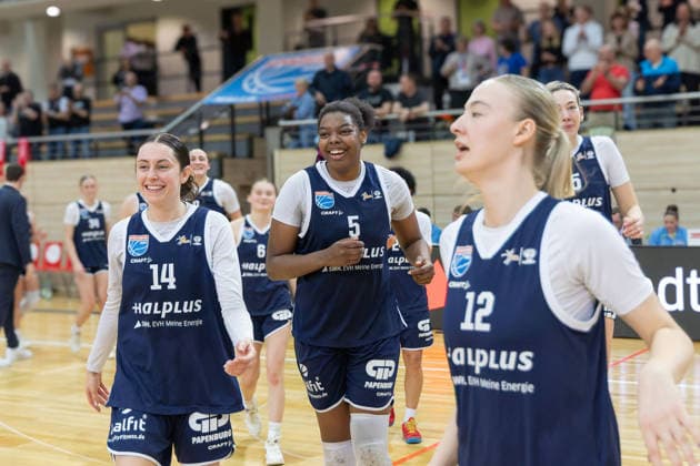 Lions nach ihrem 76:65 Heimsieg, Syntainics MBC vs. TK Hannover Luchse, Frauen, Basketball, 1. Bundesliga, DBBL, Playoffs - 2 3, Saison 2025 26, 05.04.2026. Halle SWH Arena Sachsen-Anhalt Deutschland