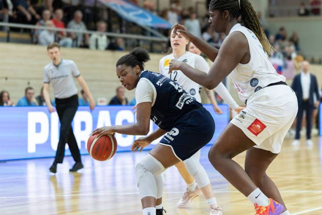 Khalis Cain (Lions, 5), Serena Manala (Luchse, 20), Syntainics MBC vs. TK Hannover Luchse, Frauen, Basketball, 1. Bundesliga, DBBL, Playoffs - 2 3, Saison 2025 26, 05.04.2026. Halle SWH Arena Sachsen-Anhalt Deutschland