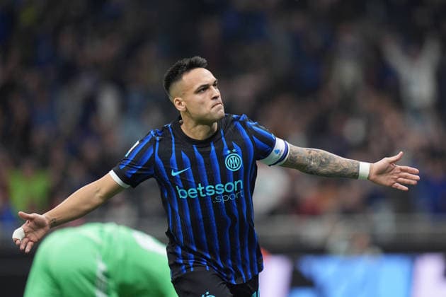 Inter Milan™s Lautaro Martinez celebrates after scoring 1-0 during the Serie A soccer match between Inter and Roma at the San Siro Stadium in Milan , north Italy - Sunday , April 05 , 2026. - Soccer .  Copyright: xSpada LaPressex