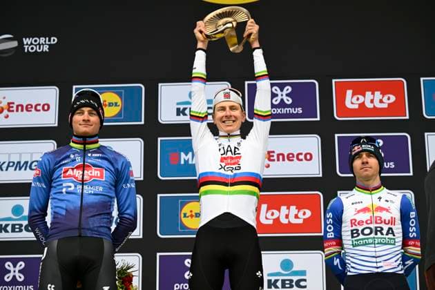 Sport Bilder des Tages Ronde van Vlaanderen 2026 Cycling Race OUDENAARDE, BELGIUM - APRIL 05 : Van Der Poel Mathieu (NED) of Alpecin Premier Tech, Pogacar Tadej (SLO) of UAE Team Emirates XRG and Evenepoel Remco (BEL) of Red Bull BORA Hansgrohe pictured during the podium ceremony after the 110th edition of Ronde van Vlaanderen an UCI World Tour 1.UWT one day cycling road race for Men Elite of 271 km with start in Antwerpen and finish in Oudenaarde on April 5, 2026 in Oudenaarde, Belgium, 05 04 2026 ( Motordriver Guy De Vuyst - Oudenaarde Belgium  Copyright: xNicoxVereeckenx